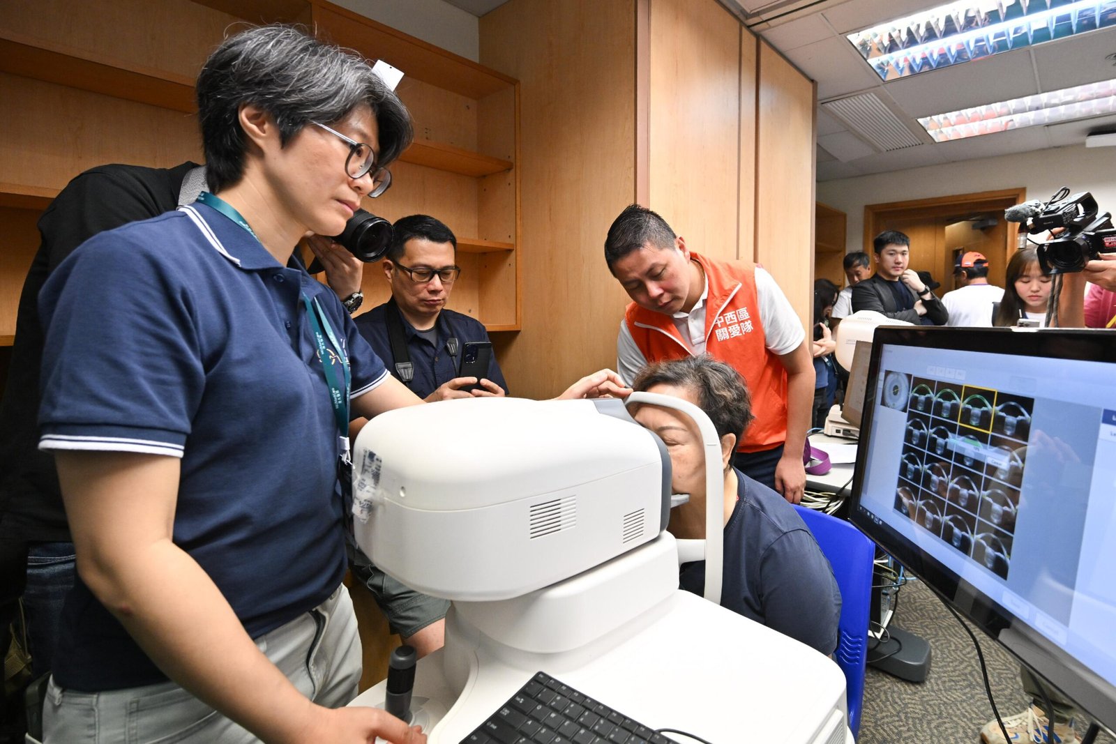民青局與關愛隊夥拍港大醫學院推18區關愛健康巡禮
