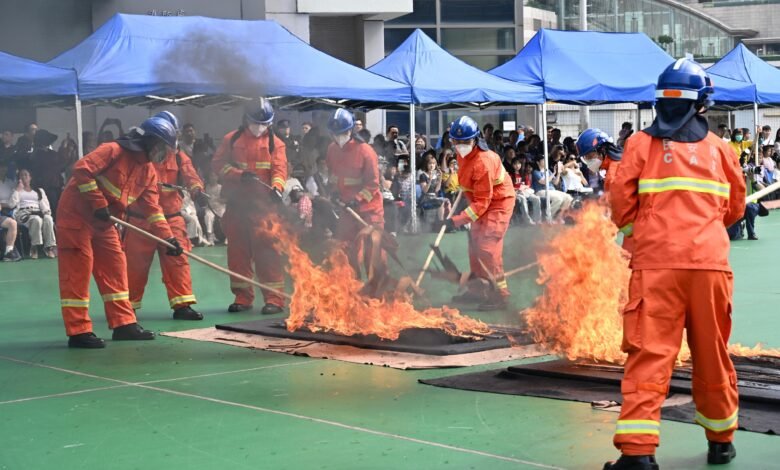 民安隊舉行新隊員及特遣部隊結業會操 衞生署署長林文健任檢閱官