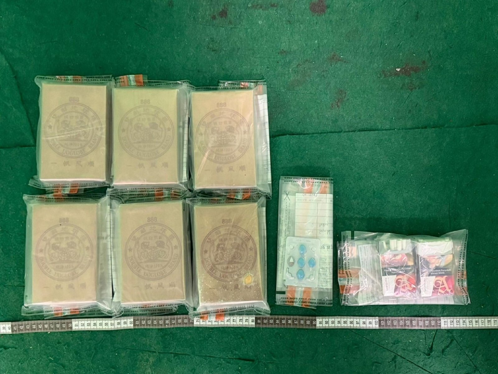 海關機場偵破旅客販毒案 檢獲約2.25公斤懷疑海洛英及未完稅香煙