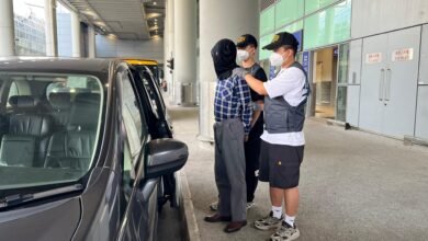 海關機場偵破旅客販毒案 檢獲約2.25公斤懷疑海洛英及未完稅香煙