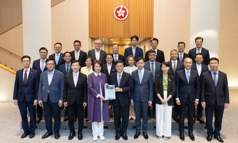立法會向行政長官提交五年規劃專題研究及意見收集報告