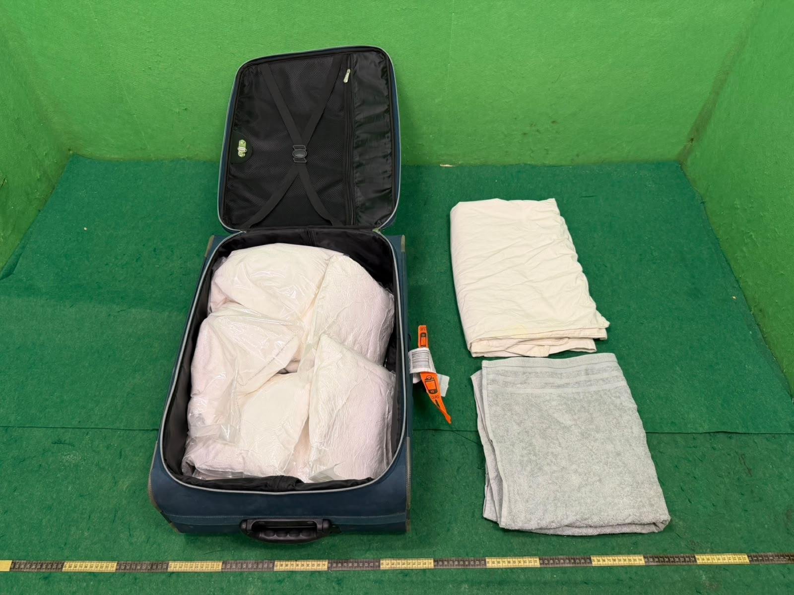 海關機場破兩宗旅客行李藏毒案 檢獲約42公斤懷疑氯胺酮