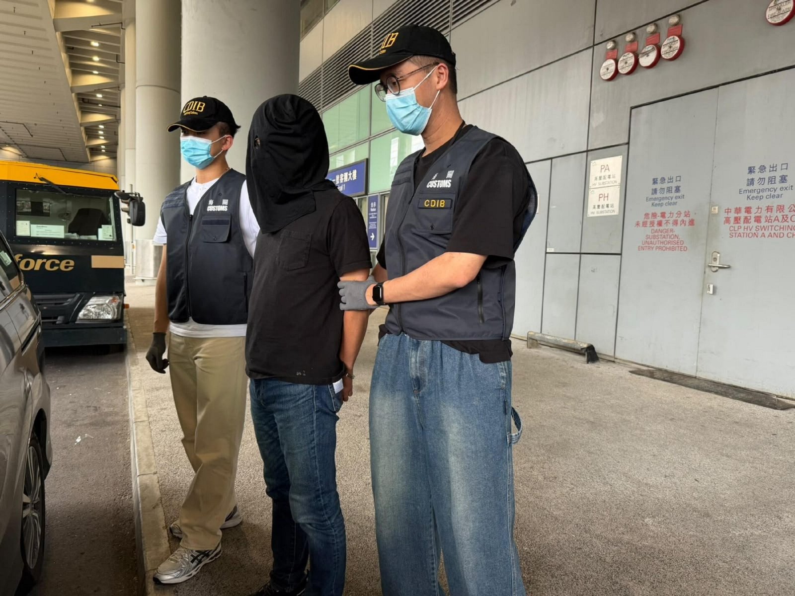 海關於機場破行李藏毒案 檢獲22公斤懷疑大麻花