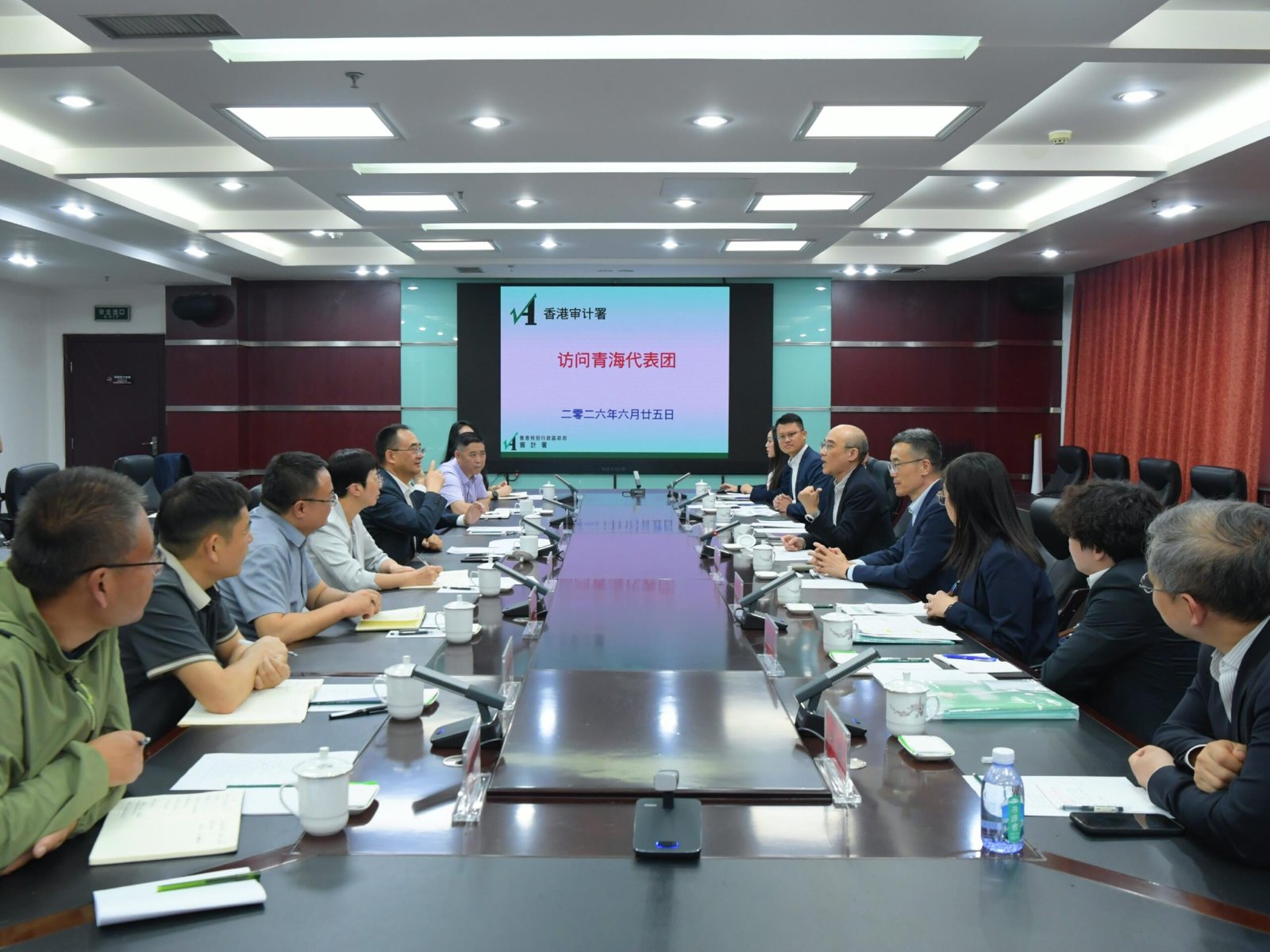 審計署署長率團赴青海 考察綠色能源與審計工作交流