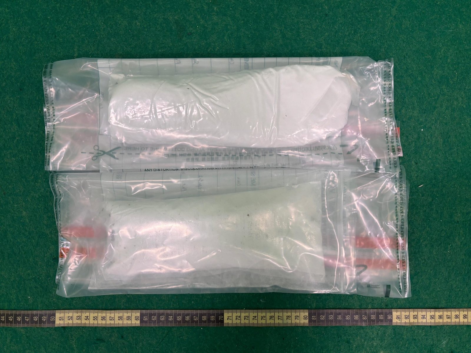 男旅客疑夾帶可卡因入境 機場檢獲約一公斤毒品案明提堂