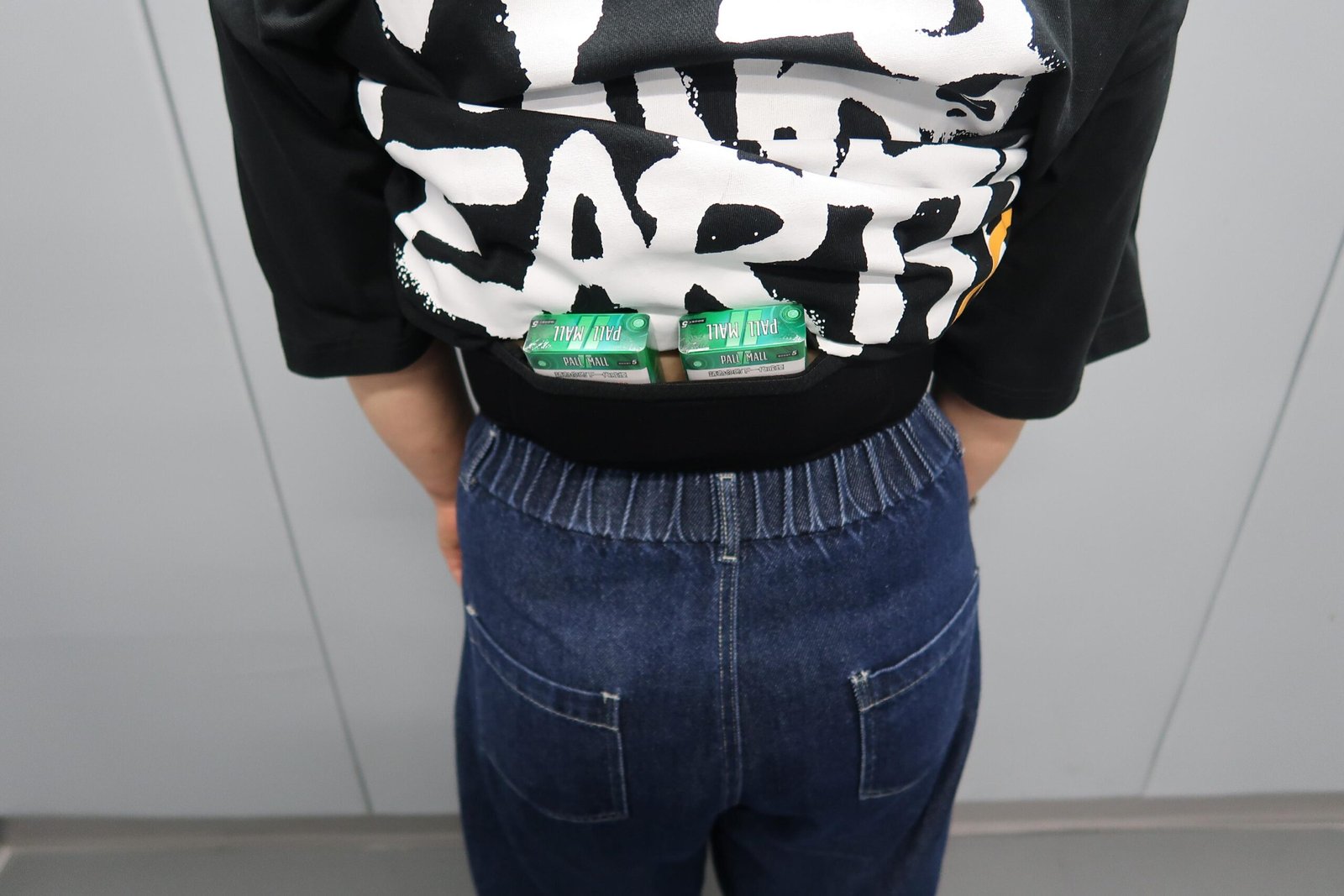 女旅客管有未完稅香煙罪成 粉嶺裁判法院判監四星期兼罰款一千元