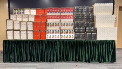 海關破網店售懷疑冒牌手機 檢五千多件貨品值約五百萬港元拘三人