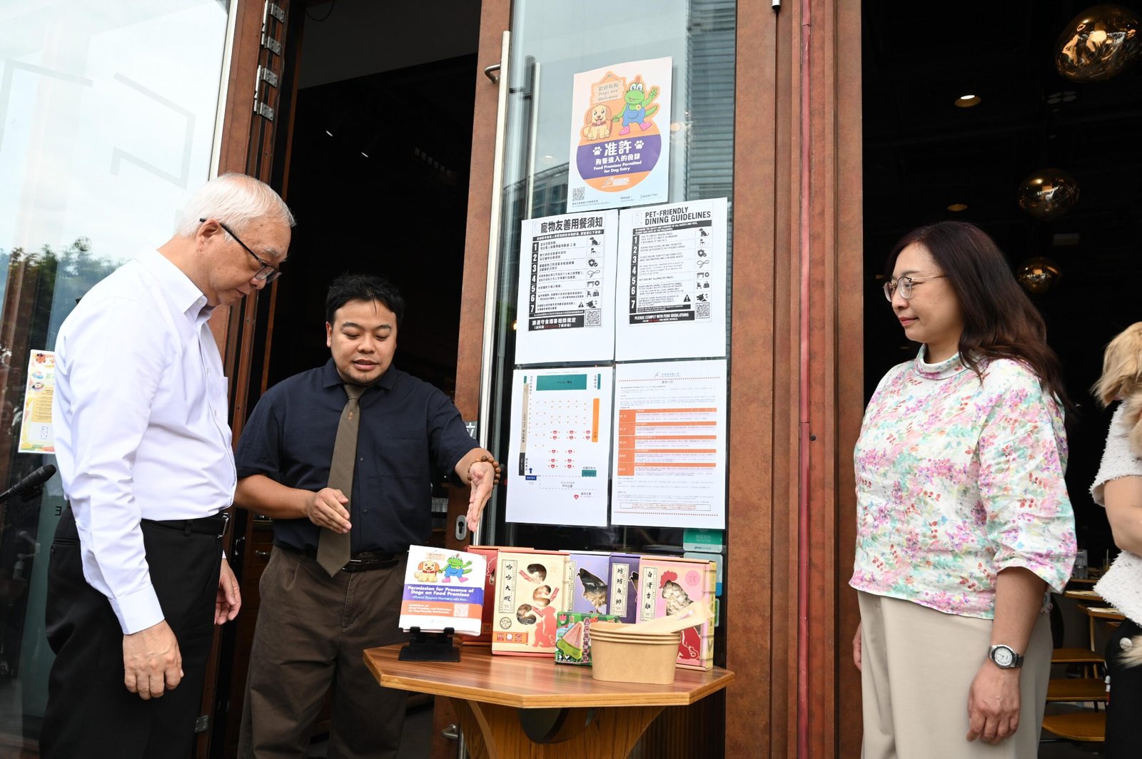首批940間食肆開放狗隻入內 食環署派專隊巡訪支援業界
