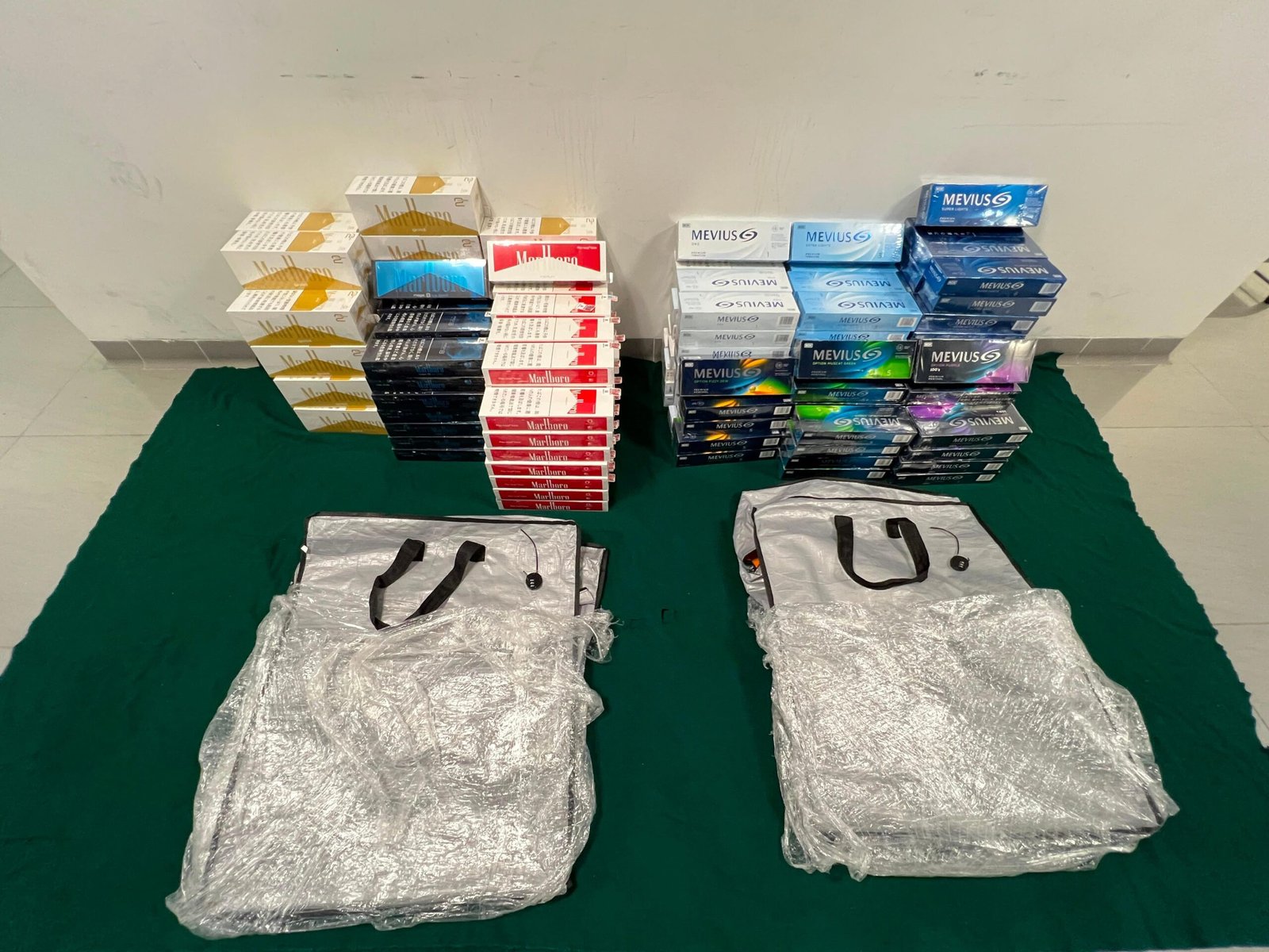 港珠澳大橋口岸檢逾萬支私煙 兩旅客罪成判囚罰款