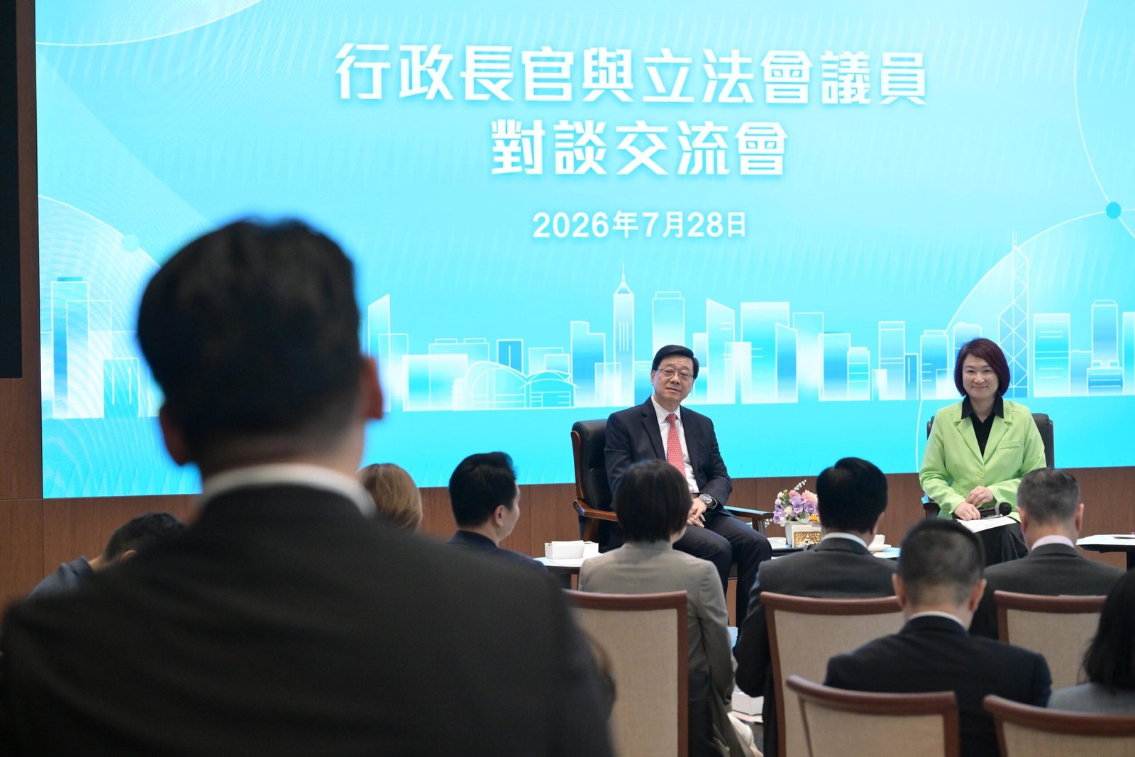 立法會設行政長官與議員對談交流會 67名議員出席直接討論民生及改革