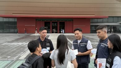 社交平台放蛇查非法導遊攝影服務 兩女子被捕