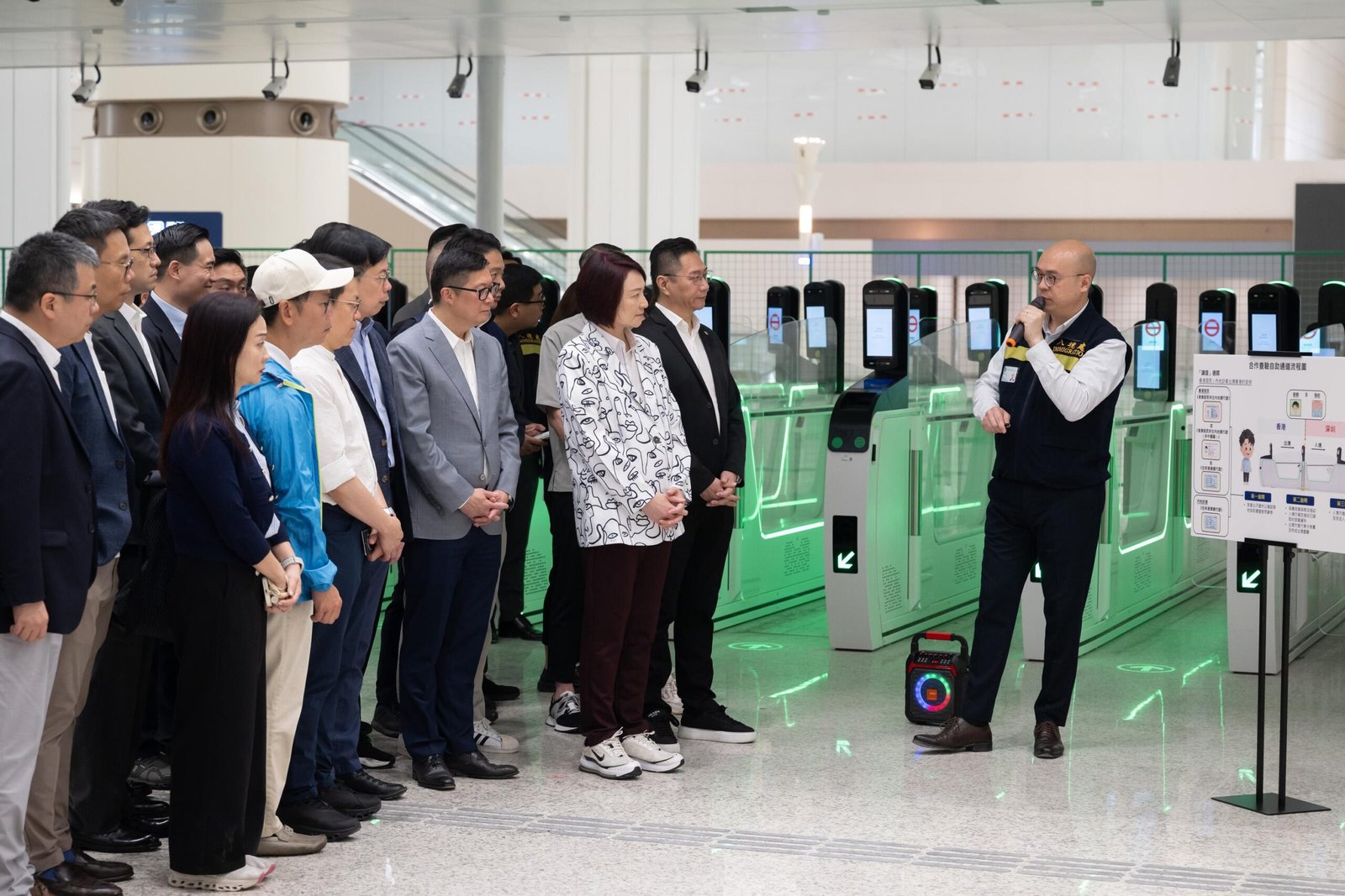 皇崗皇崗口岸港方區完成設立 立法會考察通關設施及新查驗安排