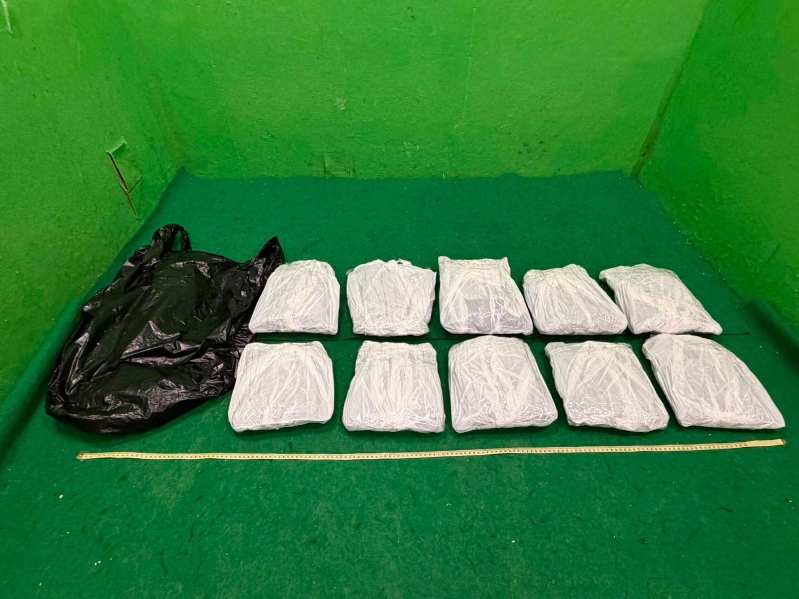機場檢約一公斤懷疑大麻花 31歲內地男旅客被控