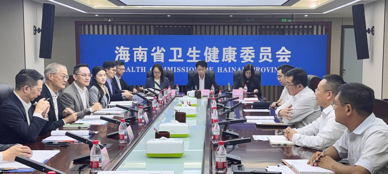 盧寵茂率團訪瓊會見官員 看博鰲樂城醫療區