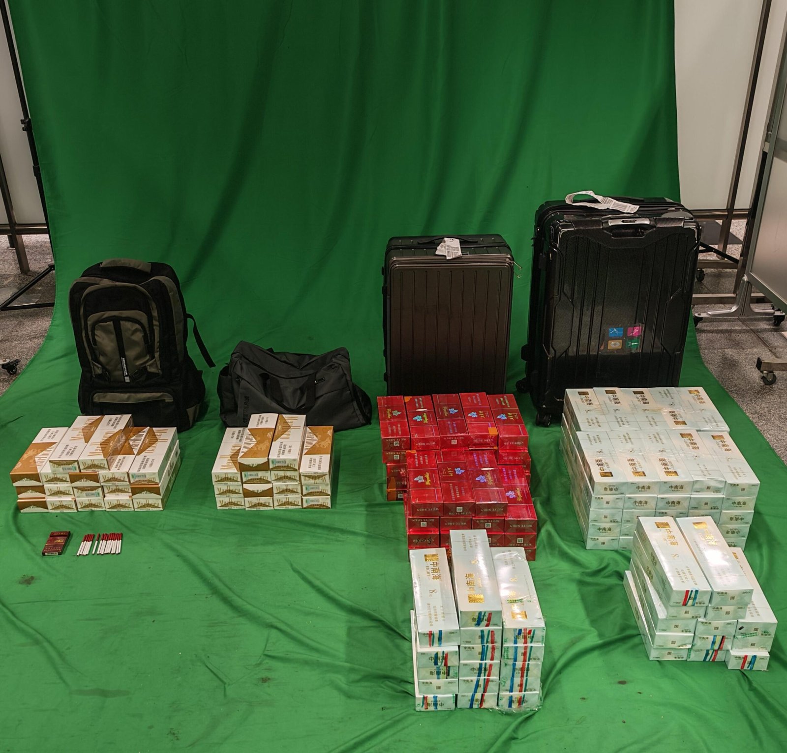 兩入境男旅客帶未完稅香煙 西九龍法院判囚罰款