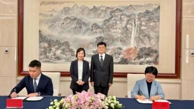 港澳青少年升旗隊訪京團天安門廣場升旗 蔡若蓮率團續訪北京院校