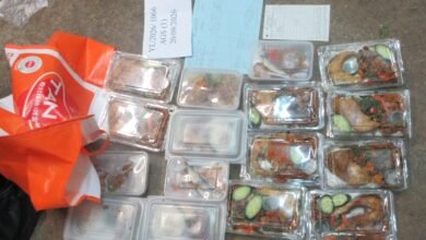外傭聚集地點打擊無牌擺賣 食環署拘控九人檢約1.5公噸貨物