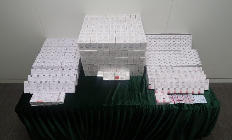 港珠澳大橋口岸查出私家車藏貨 海關檢20 700件懷疑藥劑製品